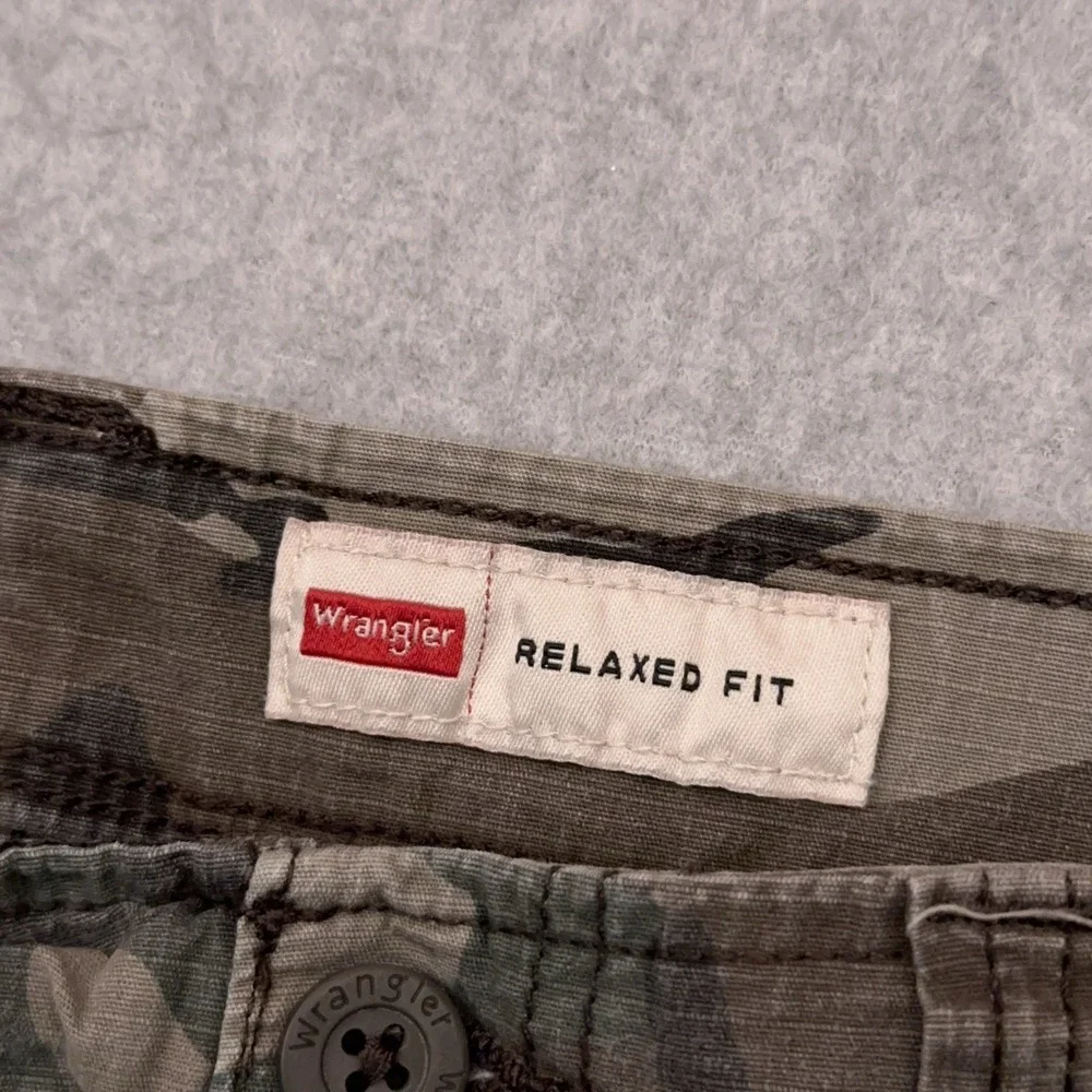 Wrangler Camo Cargo Shorts Men's 42 Relaxed Fit Military Grunge Skater 9